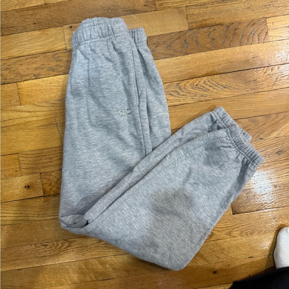 Accolade Sweatpant - Picture 3 of 3